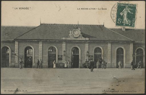 La gare : façade sur la rue (vues 1-3), passerelle (vue 4) et quais couverts d'une verrière (vue 5) / Bertrand phot. (vues 1, 4-5).